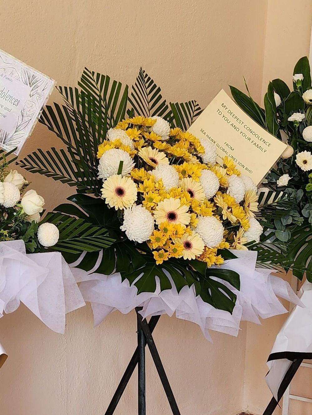 Round X Stand Sympathy Arrangement