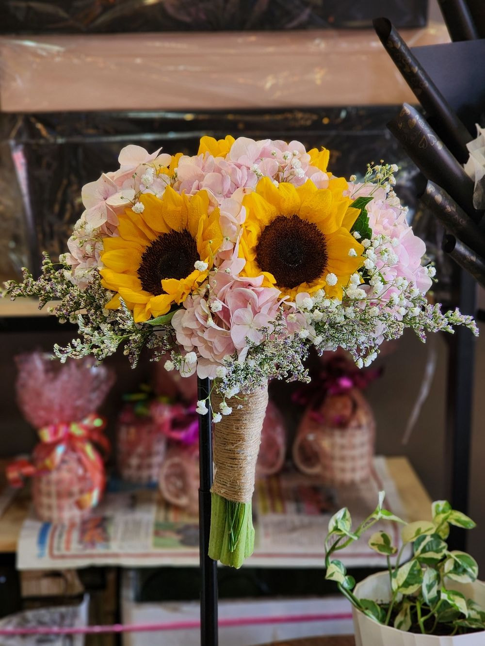 Medium size: Hydrangea and 6 Sunflower with Baby Breath & Caspia