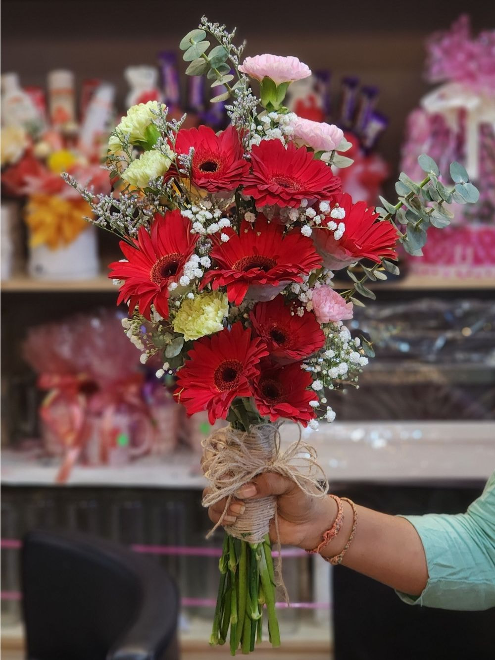 Size M: Classic Hand Tied Gerbera Bouquet for Bride - 14 stalks