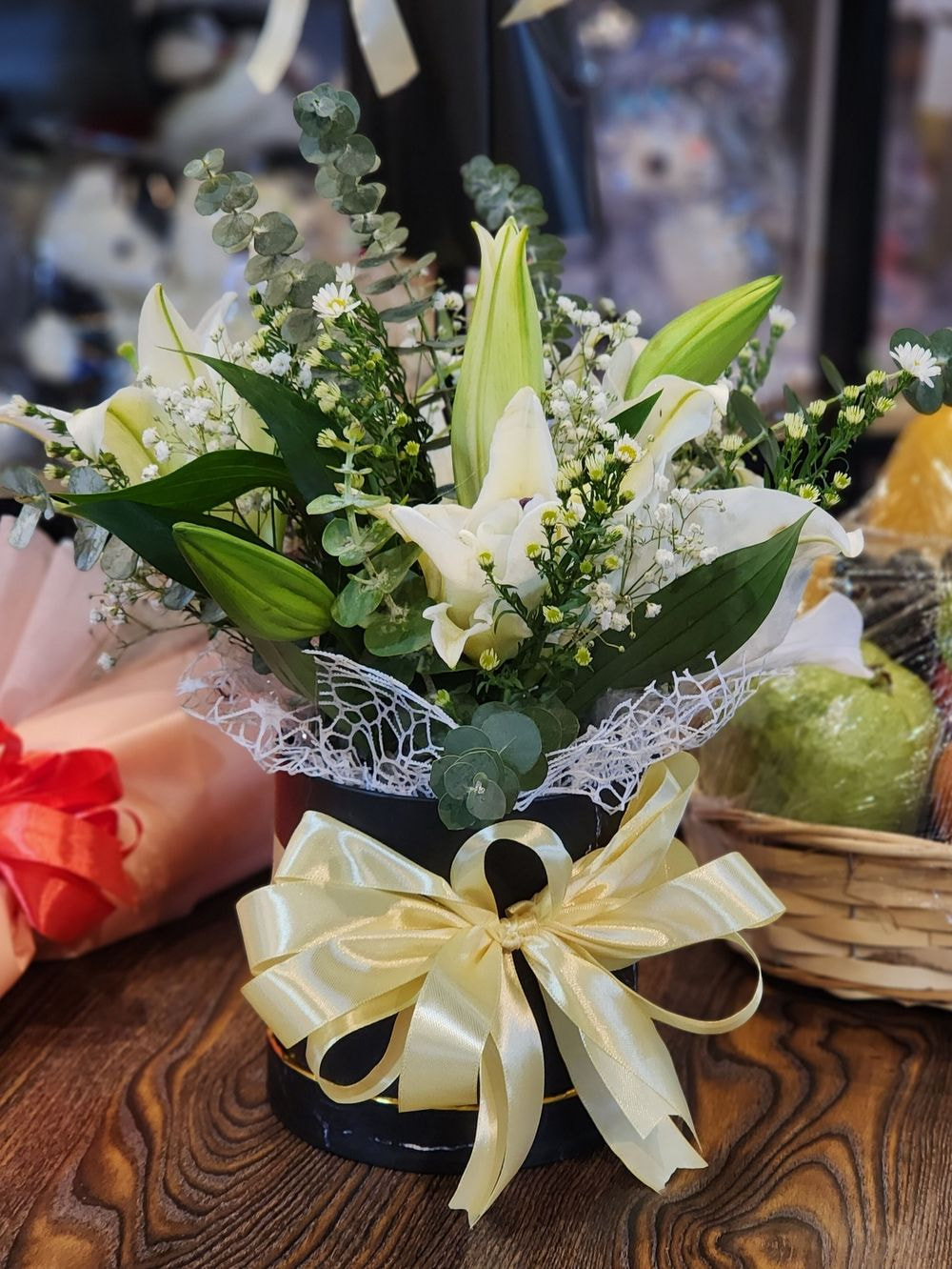 Medium Size : Flower Arrangement (Customizable)