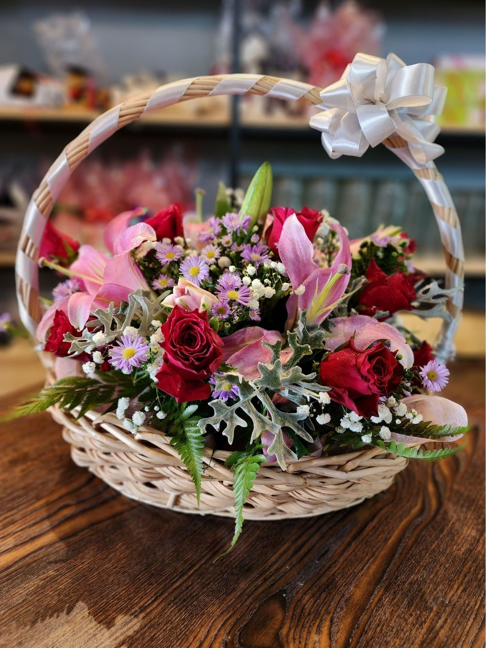 Medium size : Fully Customized Lily Stargazer and Rose Basket