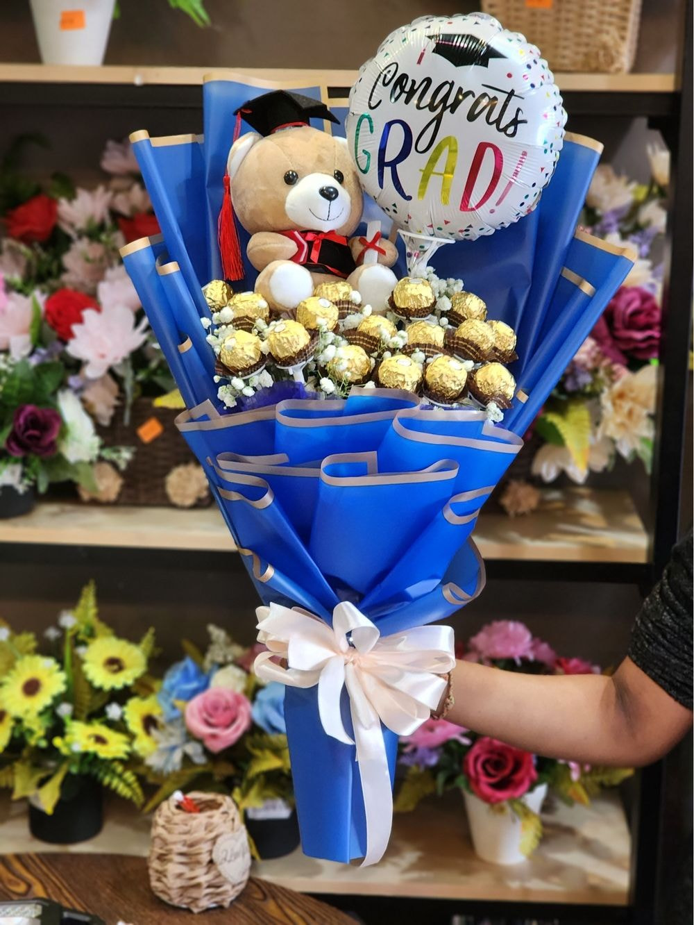 Medium Size :20 Ferrero Rocher + Baby Breath Graduation Bouquet + Teddy Bear ( Medium Size) + Small Balloon