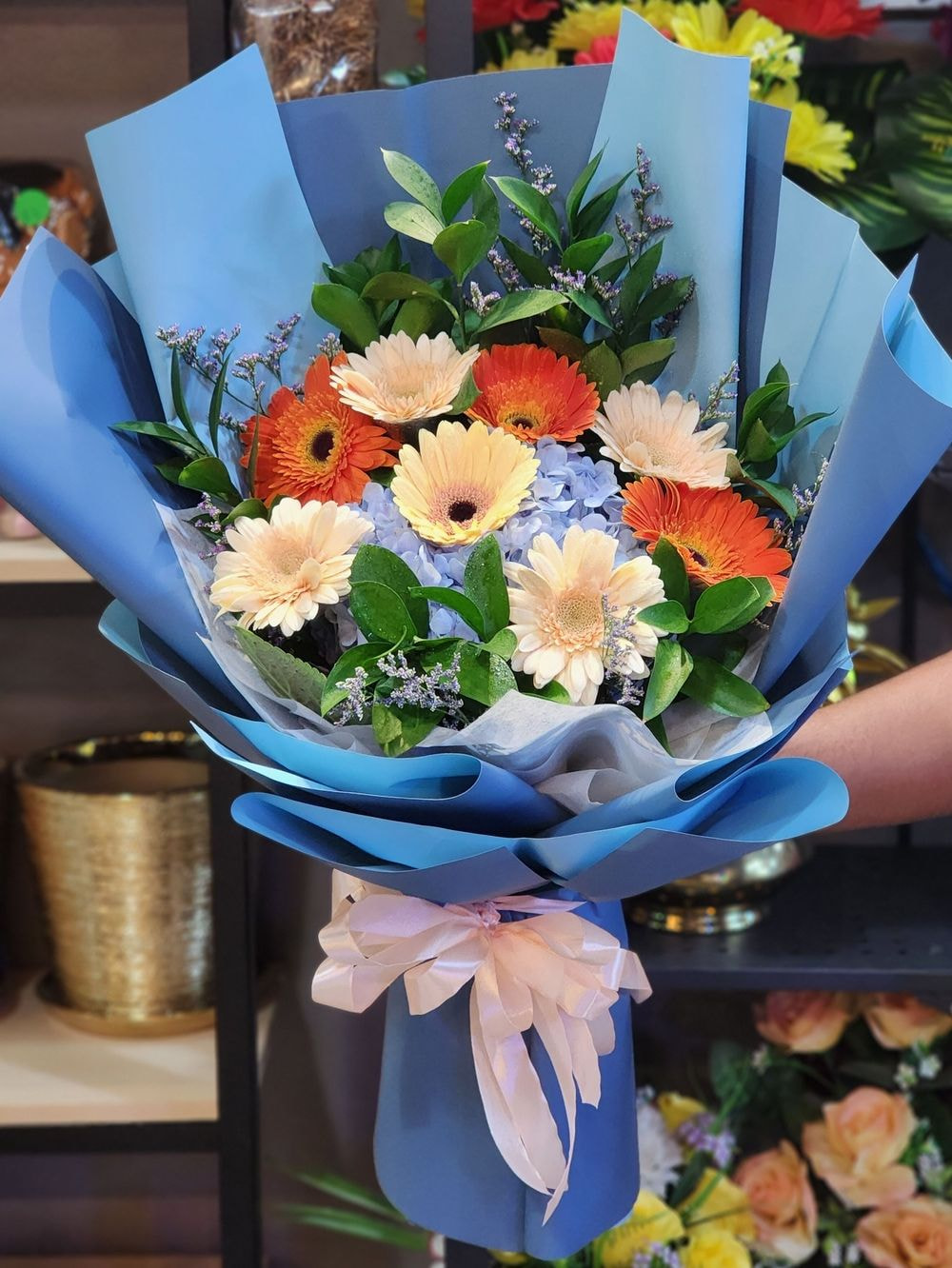 Medium Size: 8 Daisy Flower with Hydragea