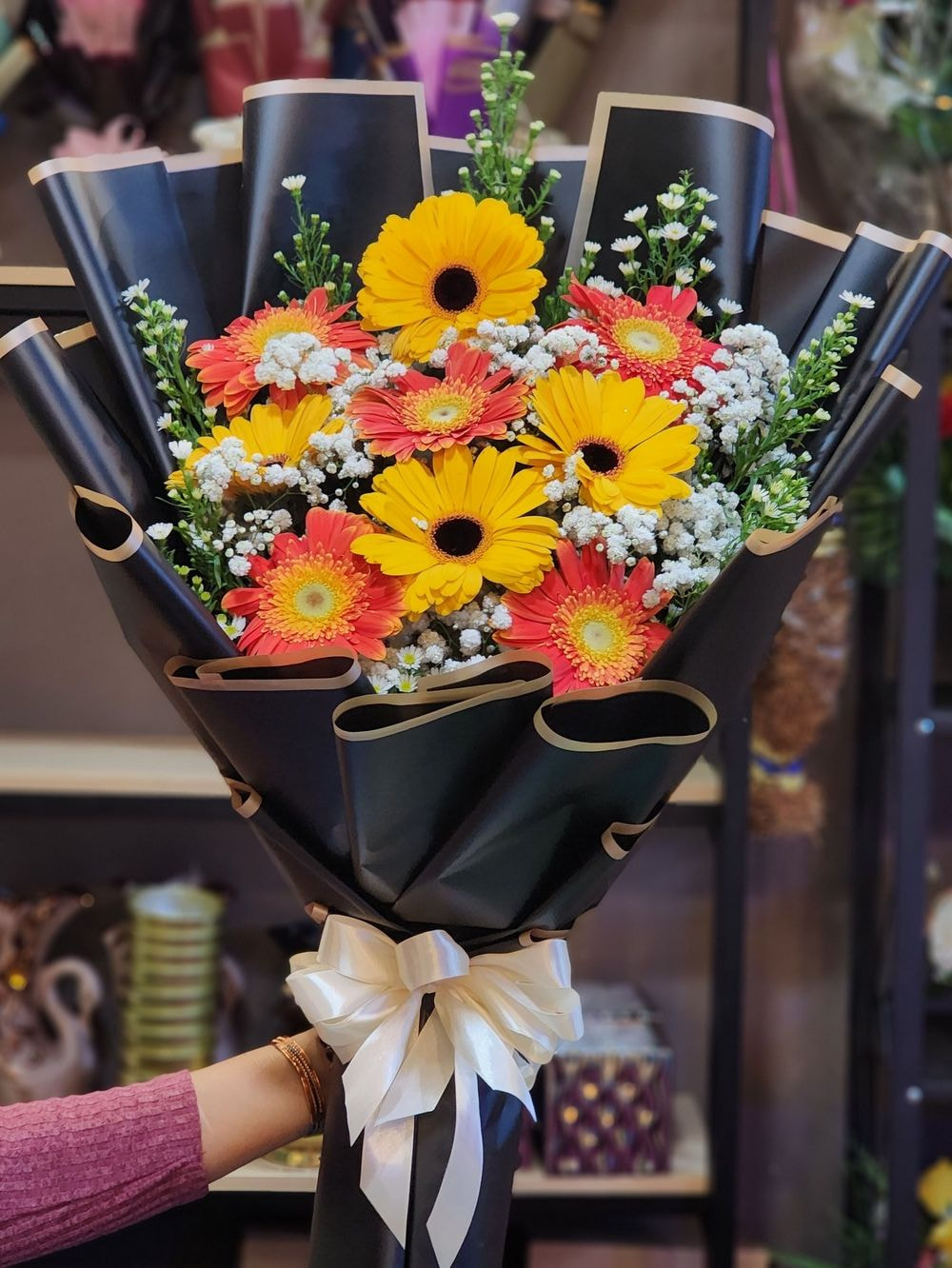 Medium size: 9 Daisy Flower with Baby Breath & White Peacook