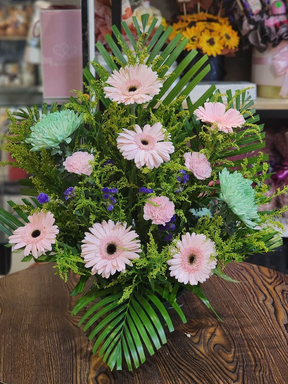 12 mix fLower arrangement