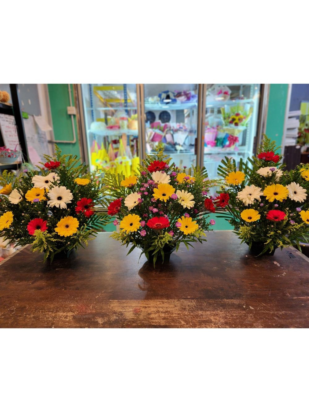 12 daisies arrangement