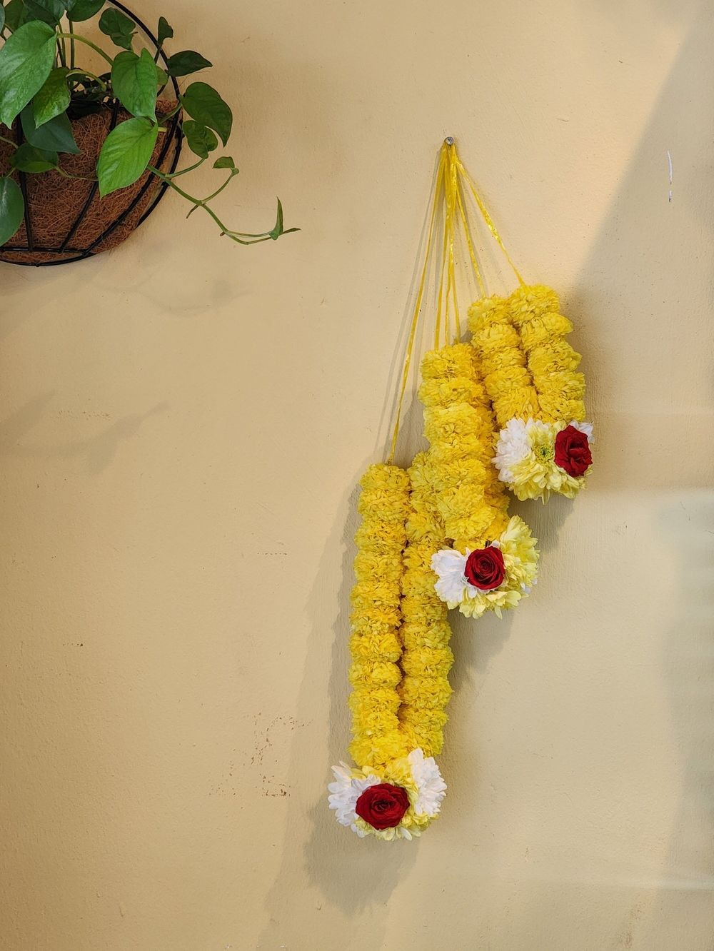 Yellow 225 Garland - Medium