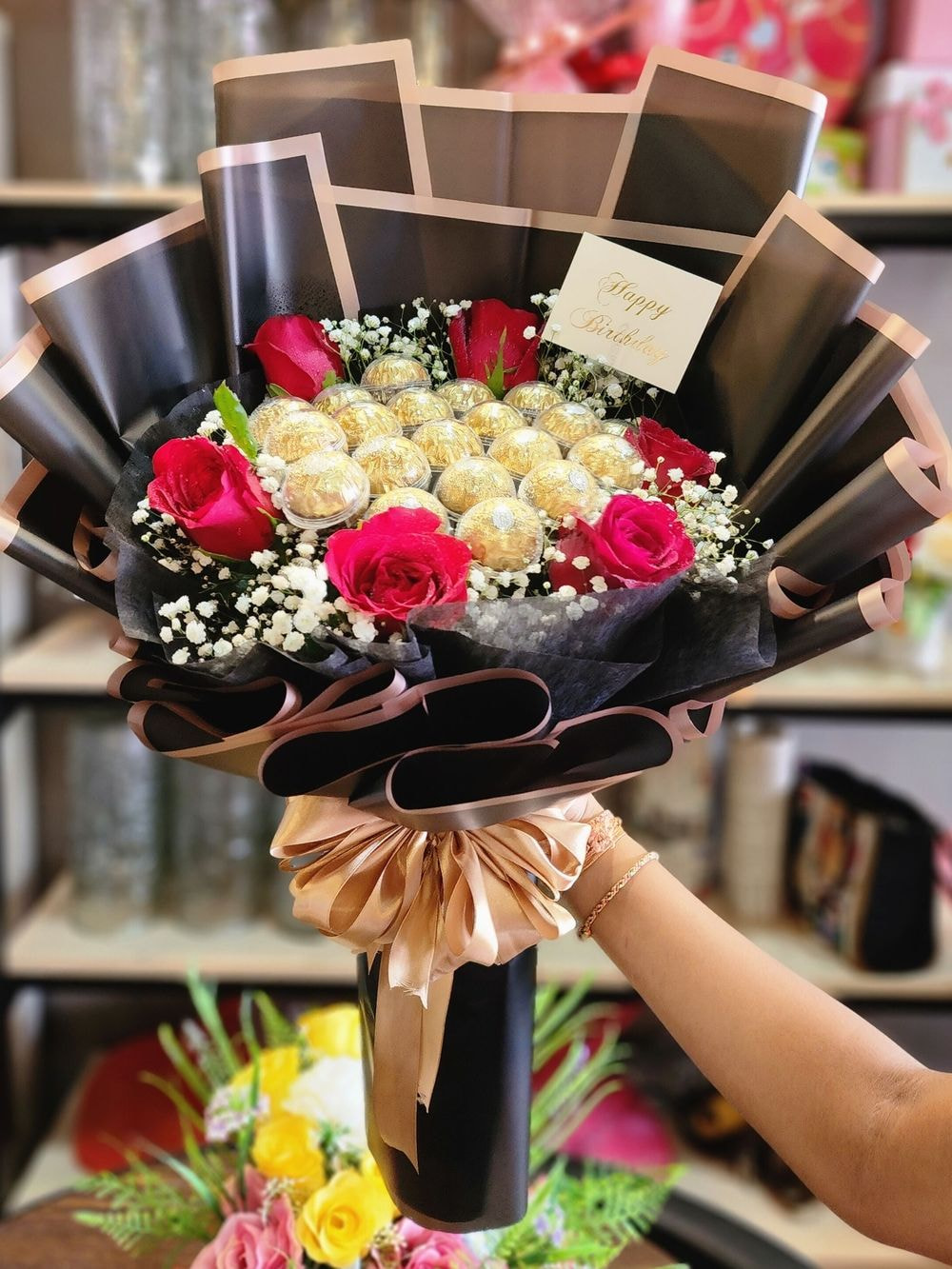 Roses & Ferrero Medium size: 6 rose flower arrangements with 20pcs Ferrero Rocher in cap