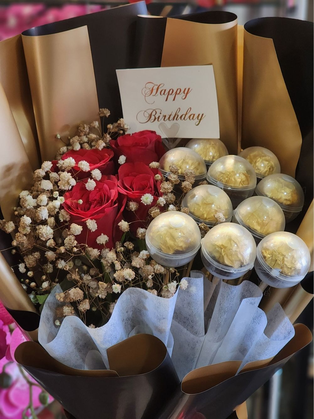 Roses & Ferrero Medium size: 4 rose flower arrangements with 10pcs Ferrero Rocher in cap