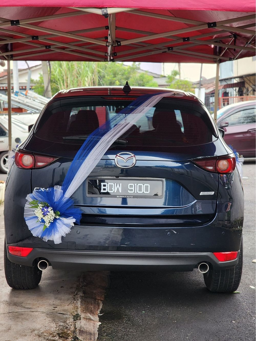  Side Pull 2 colour with Fresh Flower Arrangement