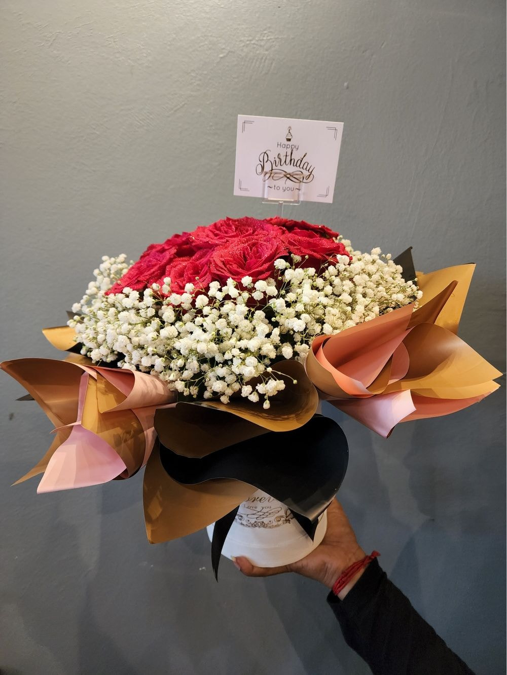 Large size : Classic 10 Rose with Baby Breathe Box Arrangement