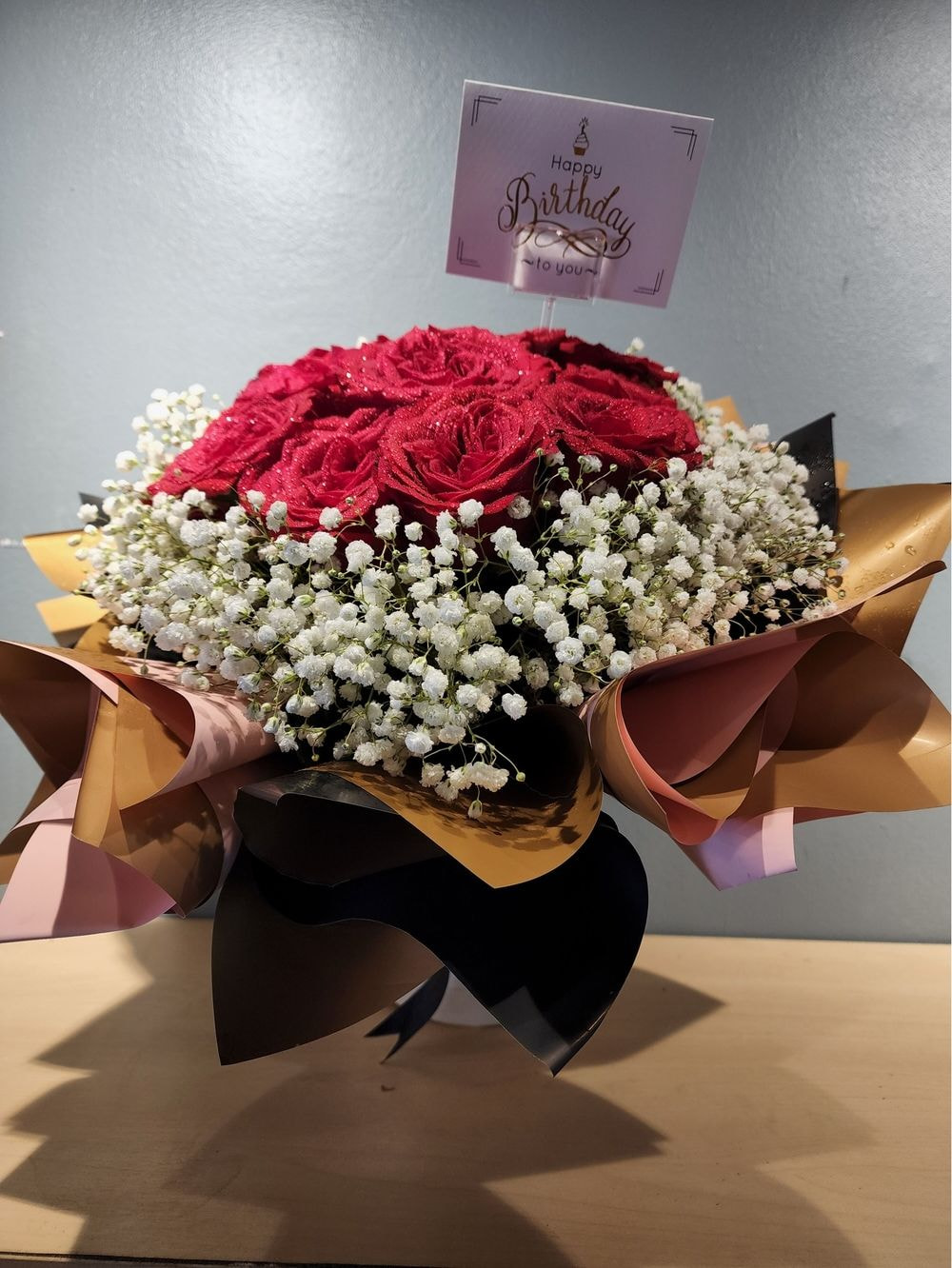 Large size : Classic 10 Rose with Baby Breathe Box Arrangement