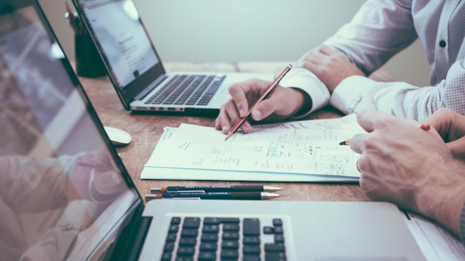 AI-driven teamwork: Enhancing project management with collaborative solutions.