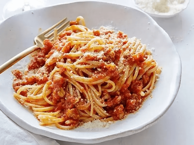 „Authentische italienische Pasta, verfeinert mit aromatischer Bongiovi Sauce „Authentische italienische Pasta, verfeinert mit aromatischer Bongiovi Sauce