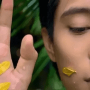 Kunde, der über die Qualität der Bongiovi Pastasauce spricht