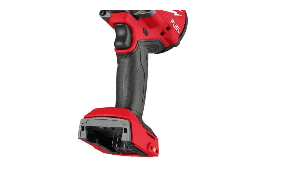 KOMPAKTNI UDARNI VIJAČNIK Z VISOKIM NAVOROM M8 FHIW2F12-0X MILWAUKEE