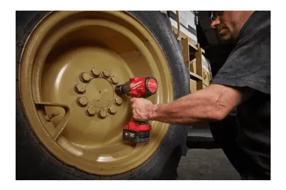 KOMPAKTNI UDARNI VIJAČNIK Z VISOKIM NAVOROM M8 FHIW2F12-0X MILWAUKEE