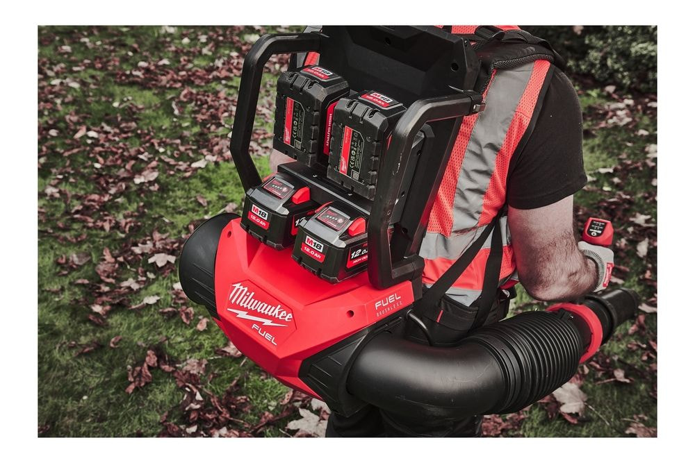 DVOBATERIJSKI NAHRBTNI PUHALNIK M18 F2BPB-124 MILWAUKEE