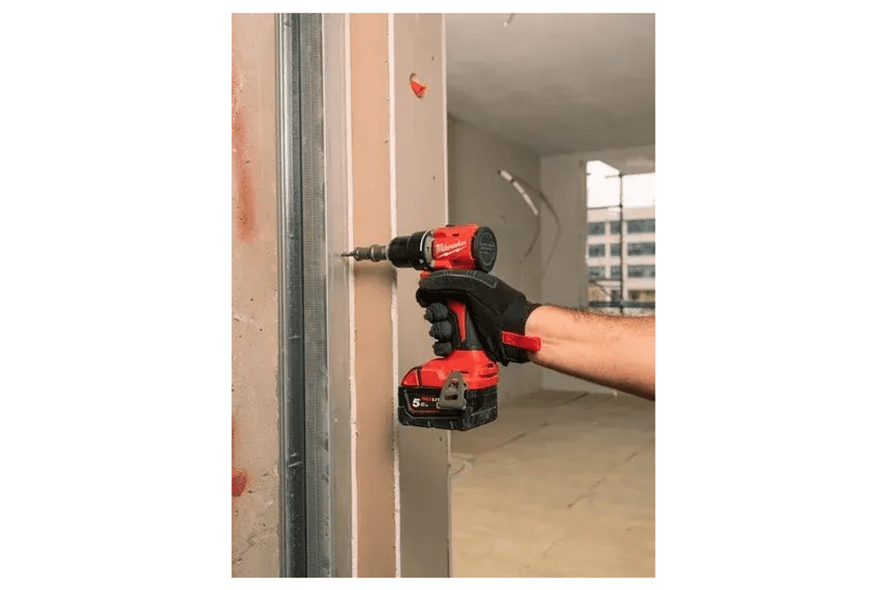 KOMPAKTNI BREZKRTAČNI UDARNI VRTALNIK M18 BLPDRC-0X  MILWAUKEE