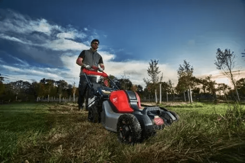 AKUMULATORSKA SAMOHODNA ROTACIJSKA KOSILNICA M18 F2LM46-0 MILWAUKEE