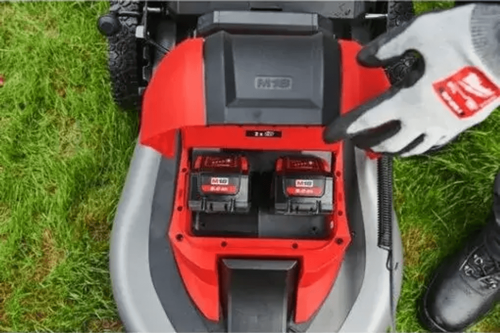 AKUMULATORSKA SAMOHODNA ROTACIJSKA KOSILNICA M18 F2LM46-0 MILWAUKEE