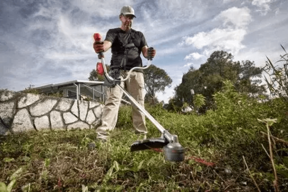 AKUMULATORSKA KOSILNICA ZA TRAVO, PLEVEL M18 FBCU-802 MILWAUKEE