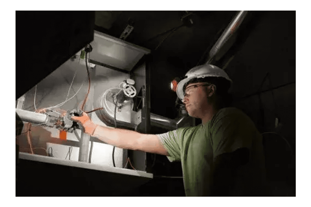 NAGLAVNA LED SVETILKA L4 HL2-301 MILWAUKEE