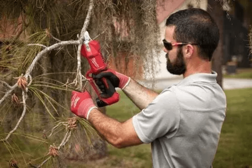 AKUMULATORSKE ŠKARJE ZA OBREZOVNJE DREVES GRMIČEVJA IN TRTE M12 BLPRS-0 MILWAUKEE