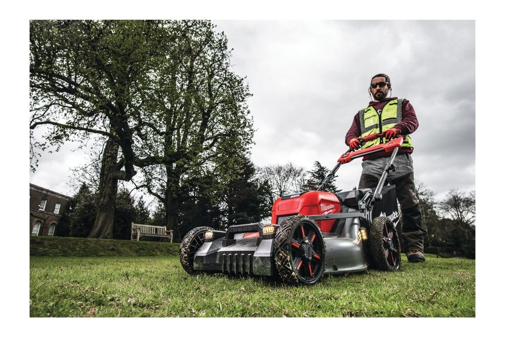 AKUMULATORSKA SAMOHODNA VRTNA KOSILNICA 53 CM M18 F2LM53-0 MILWAUKEE