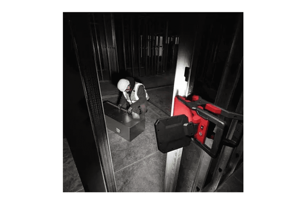 AKU DELOVNA SVETILKA M18 PAL2-0 MILWAUKEE