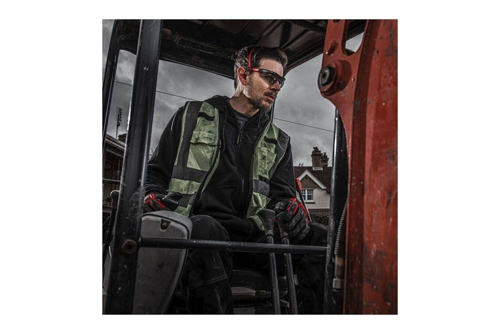 UŠESNI ČEPKI NA TRAKU MILWAUKEE UŠESNI ČEPKI NA TRAKU MILWAUKEE