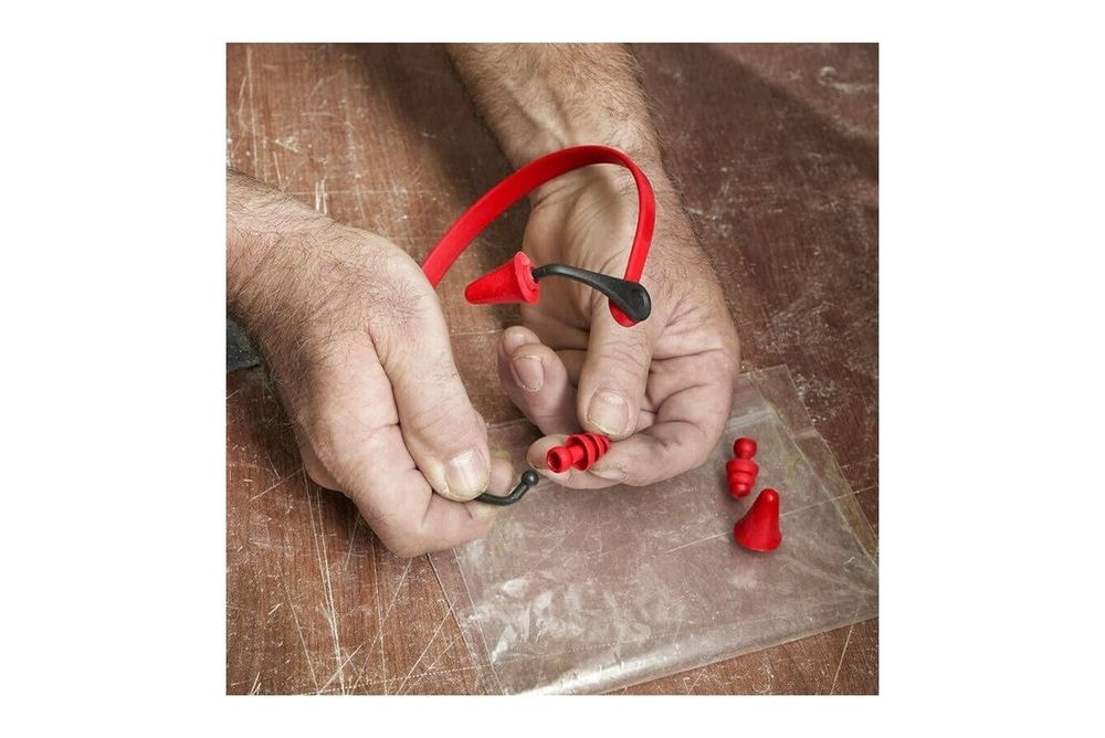 UŠESNI ČEPKI NA TRAKU MILWAUKEE UŠESNI ČEPKI NA TRAKU MILWAUKEE