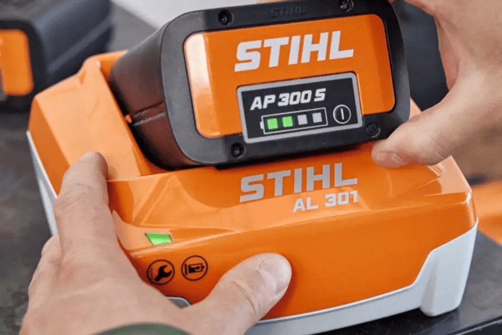 HITRI POLNILNIK AL 301 STIHL