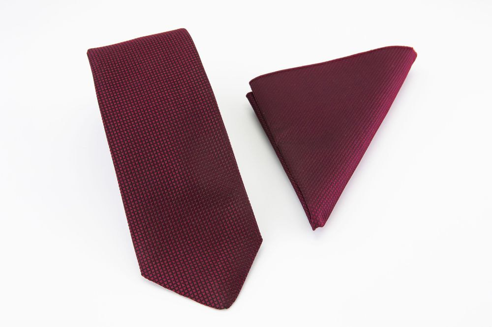 Bordeaux tie and pocket-handkerchief