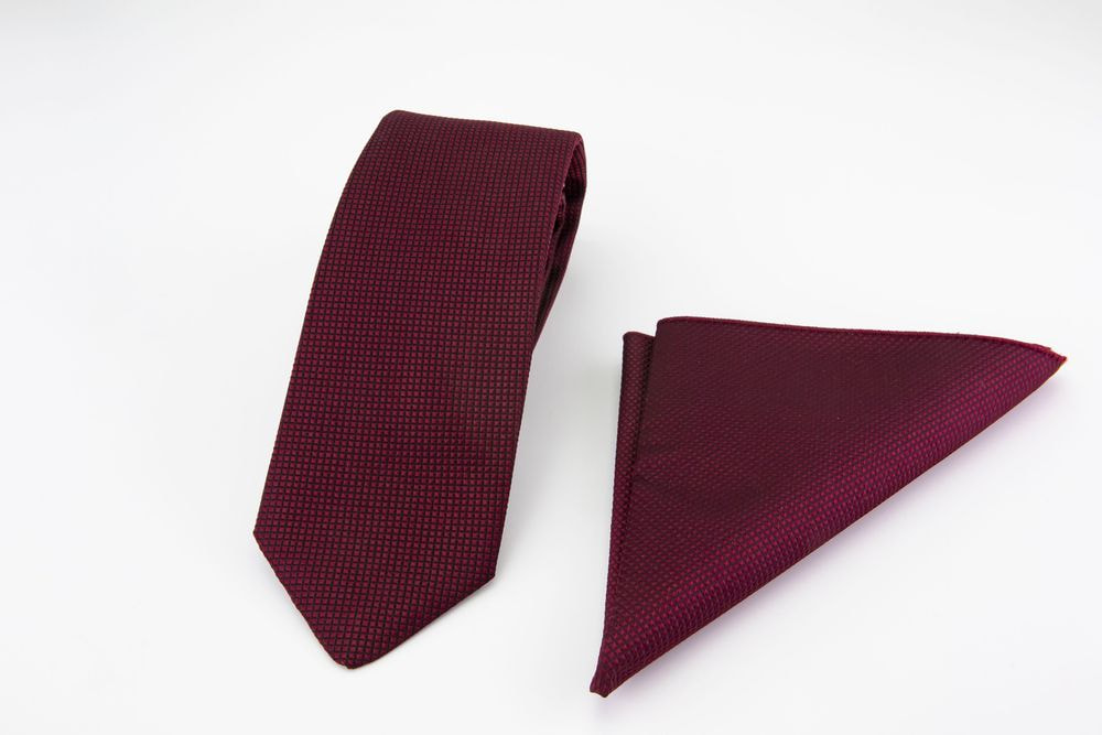 Cravatta Bordeaux e fazzoletto da taschino