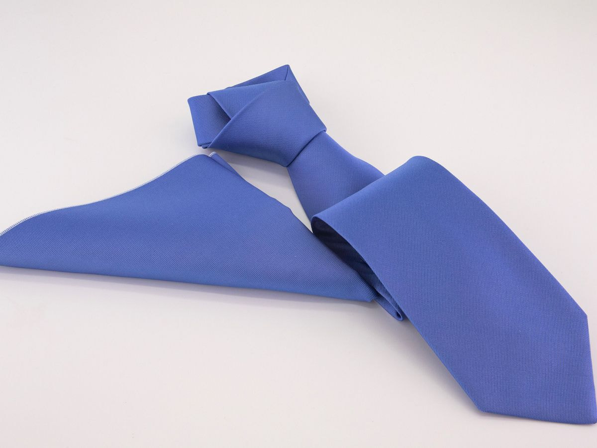 Cravatta Blu chiaro e fazzoletto da taschino