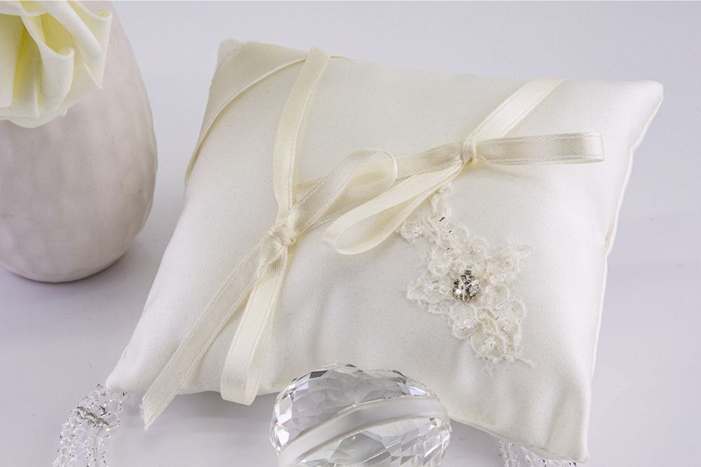 Ring bearer pillow in satin and Chantilly lace
