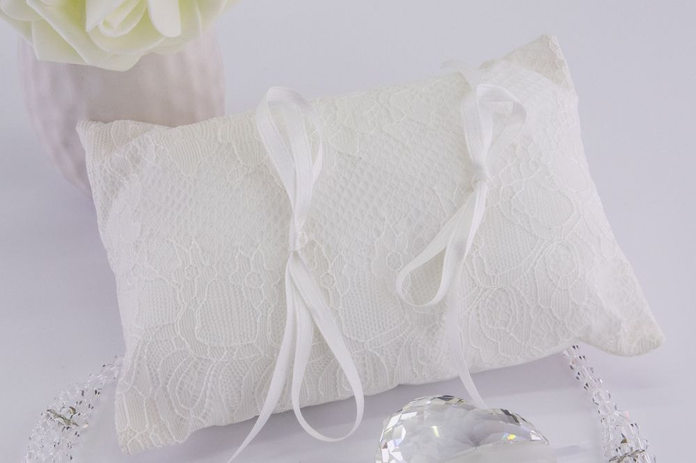 Ring bearer pillow in lace