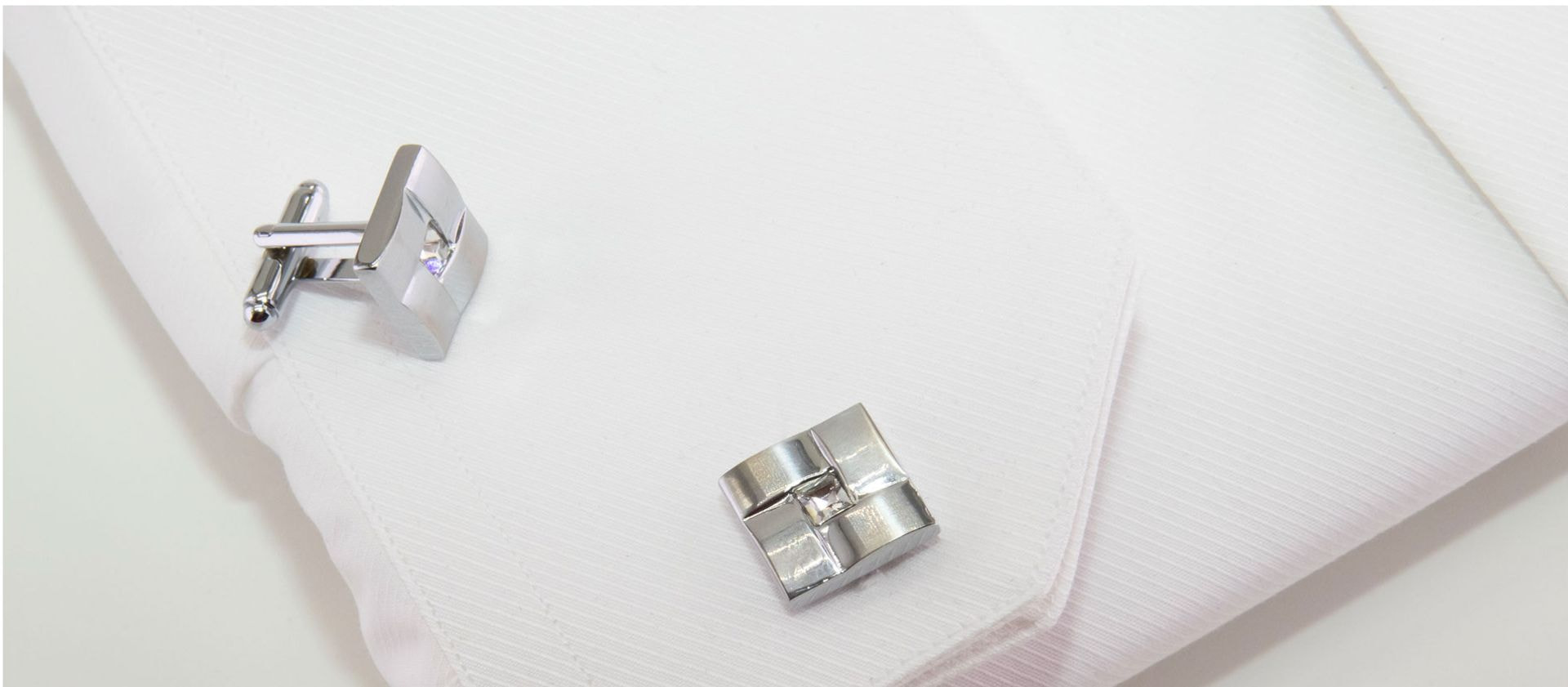 Square steel cufflinks with small brilliant