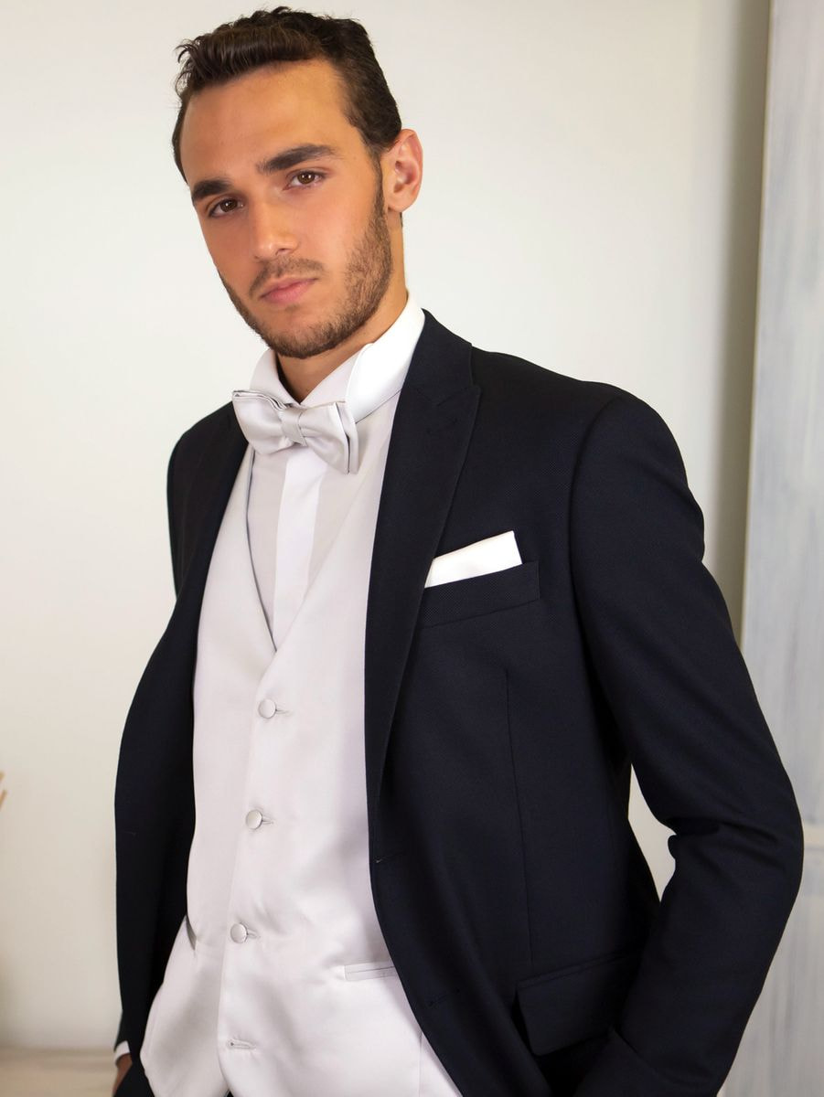Are you looking for an elegant men's suit, a dress for an important occasion, a refined and classy men's dress?