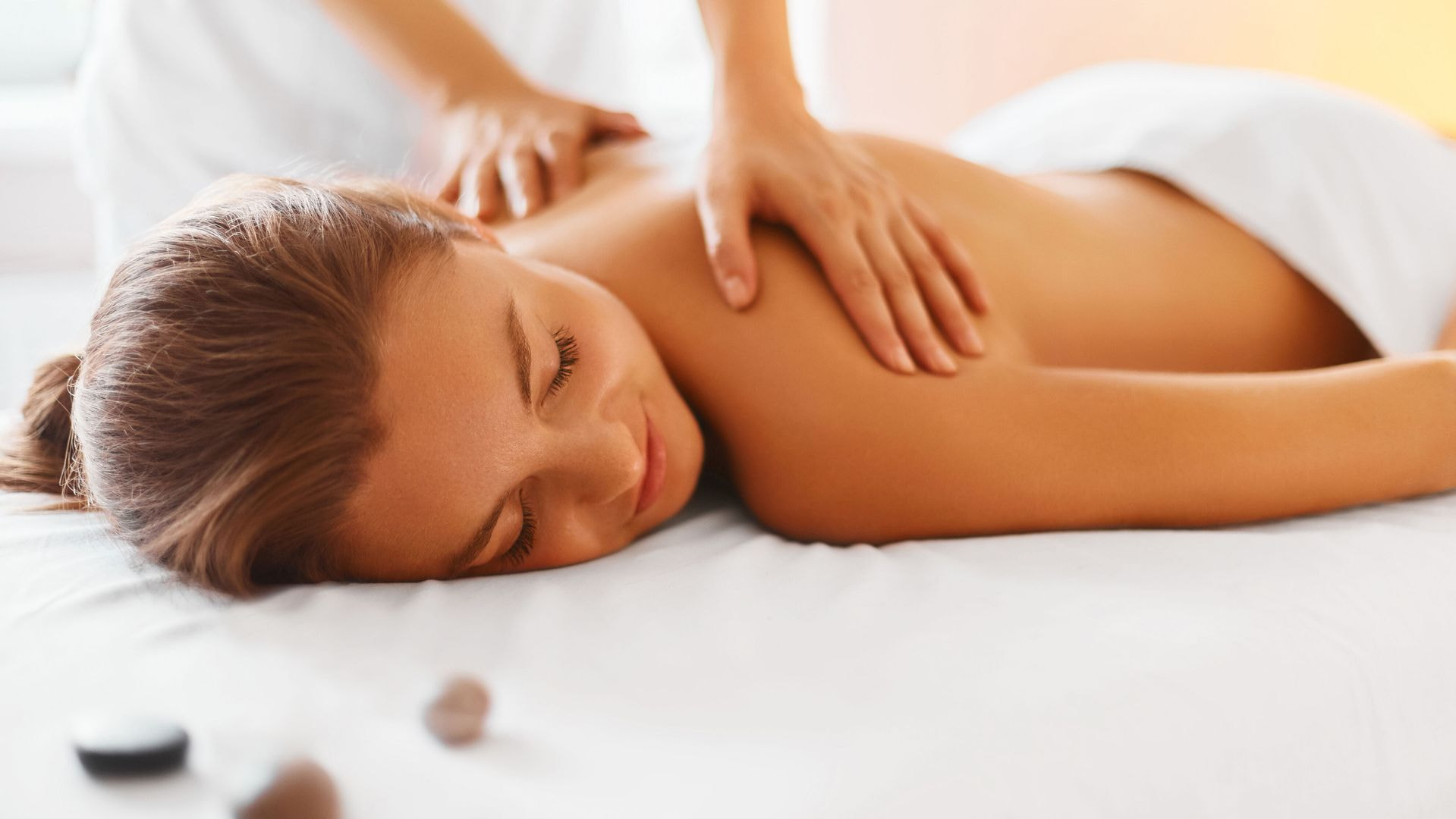 Prova i nostri trattamenti antistress, il massaggio californiano o quelli più tecnici come il decontratturante o l’emolinfatico, per le gambe, l’addome o la schiena. Prova i nostri trattamenti antistress, il massaggio californiano o quelli più tecnici come il decontratturante o l’emolinfatico, per le gambe, l’addome o la schiena.