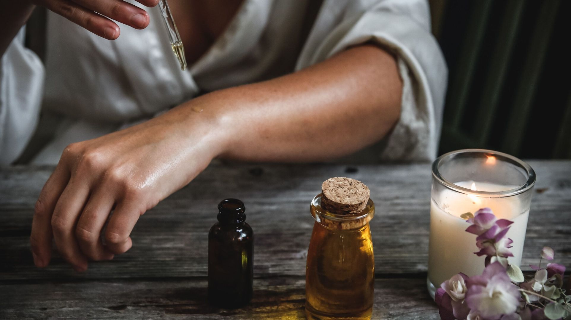 Abadi Lugano è la boutique di riferimento nell’ambito delle fragranze orientali e dei profumi di nicchia, un luogo magico dove potersi intrattenere e poter ascoltare, guardare e annusare. Un luogo dove è possibile imparare tutto sulla storia e sull’arte della creazione dei profumi e scoprire a proprio piacimento odori e fragranze. Abadi Lugano è la boutique di riferimento nell’ambito delle fragranze orientali e dei profumi di nicchia, un luogo magico dove potersi intrattenere e poter ascoltare, guardare e annusare. Un luogo dove è possibile imparare tutto sulla storia e sull’arte della creazione dei profumi e scoprire a proprio piacimento odori e fragranze.