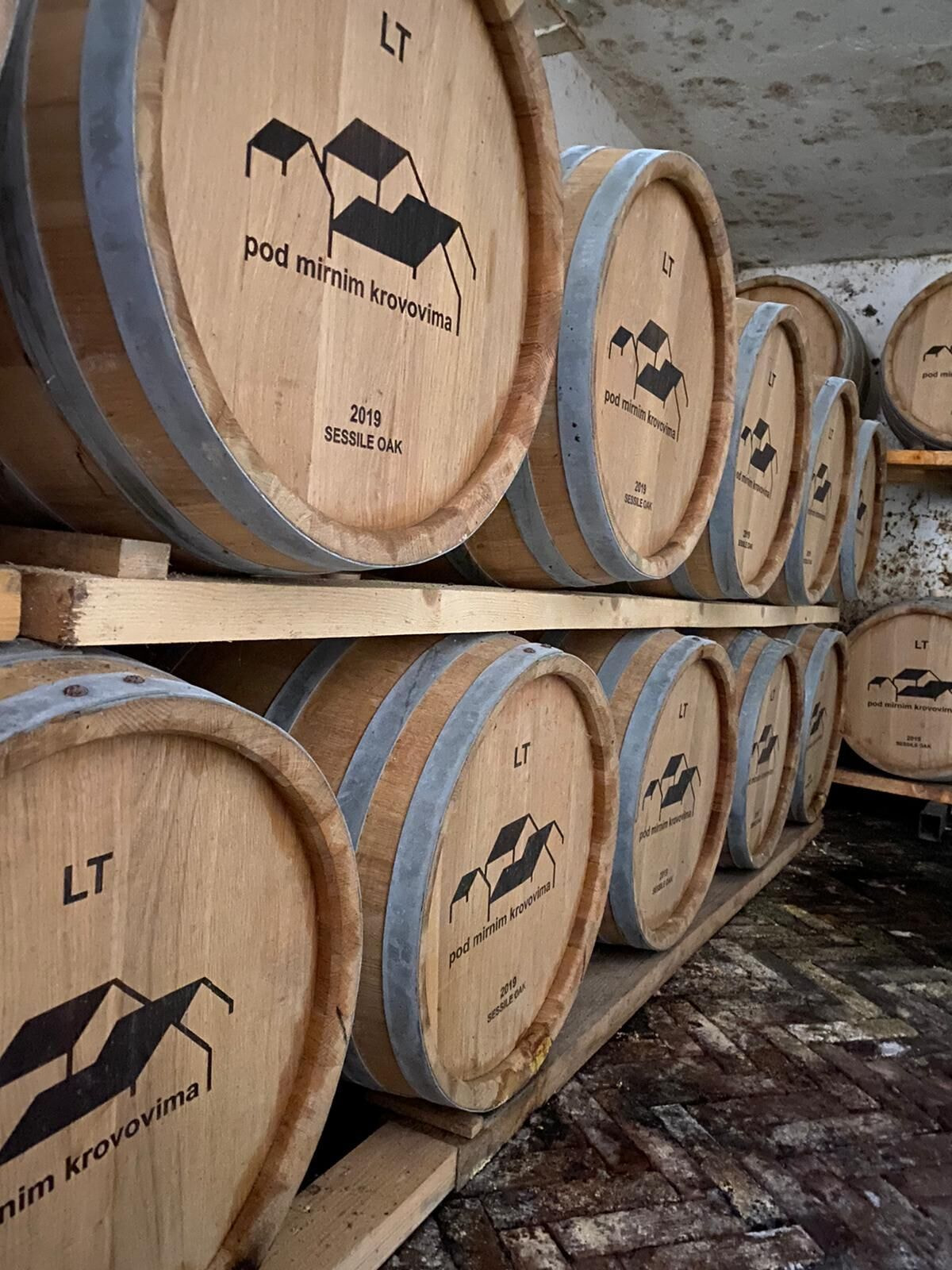 brandy-cellar-with-barrels