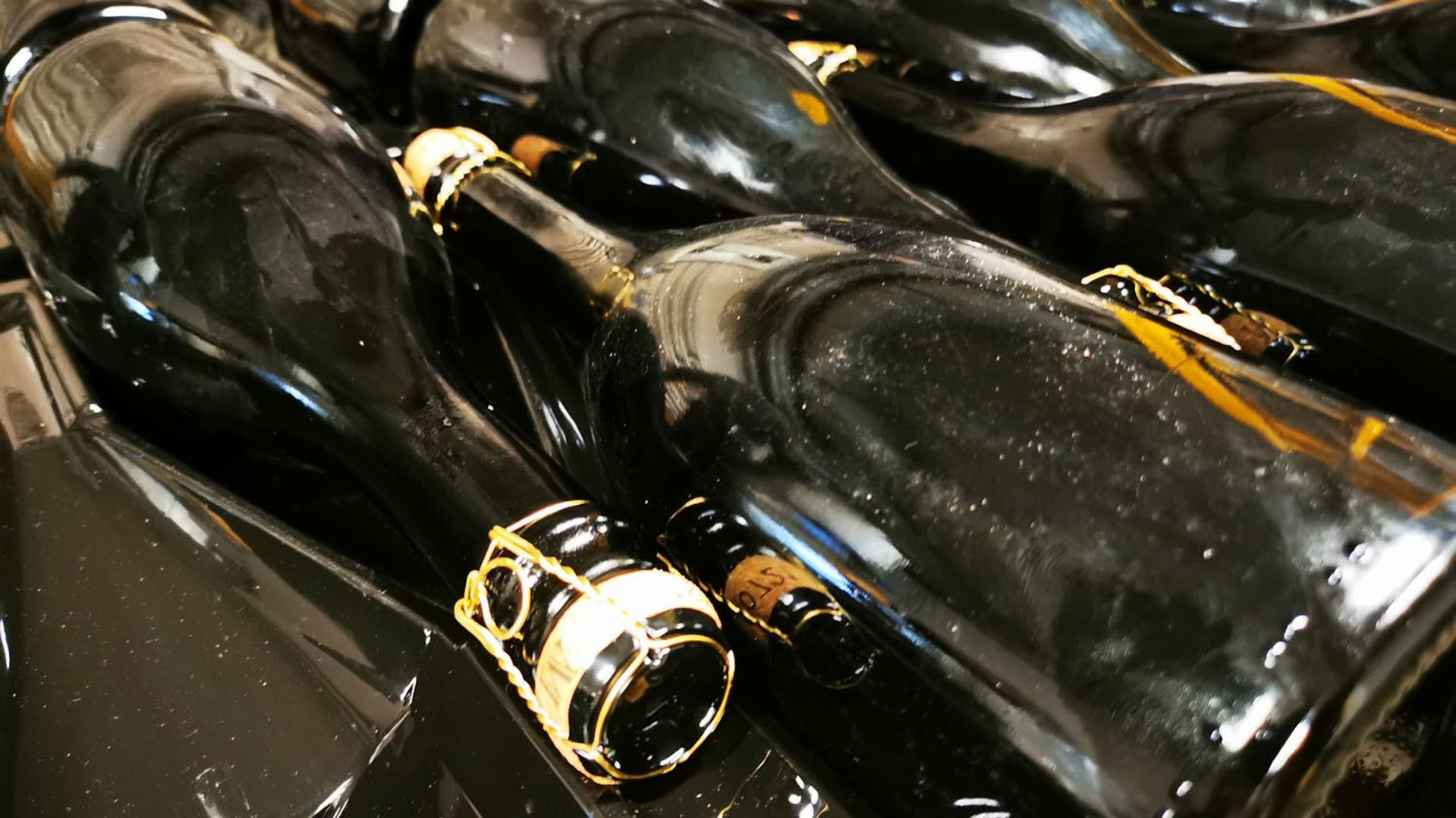 The romance of champagne procedures or everything you wanted to know about disgorgement