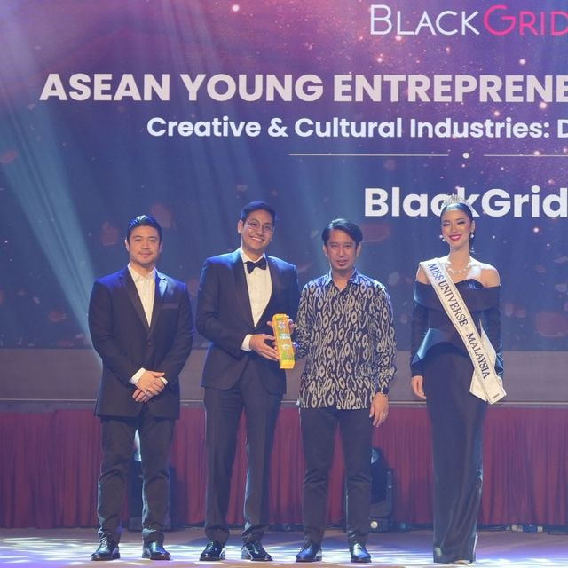 4. Creative & Cultural Industries: Digital Marketing - BlackGrid