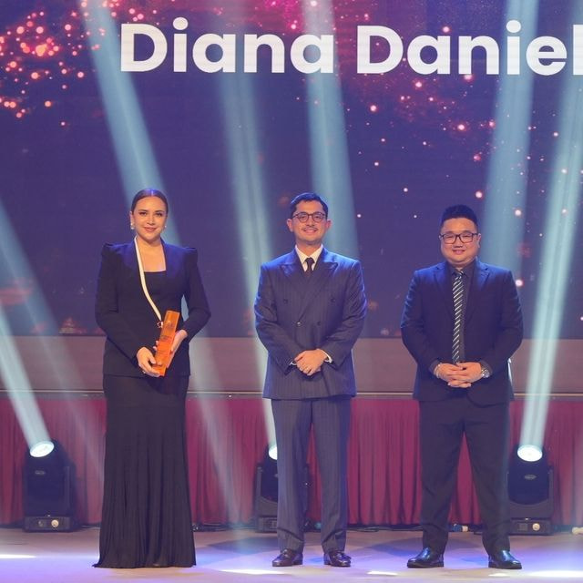 17.⁠ ⁠⁠Outstanding Content Creator & Performing Artist: Diana Danielle